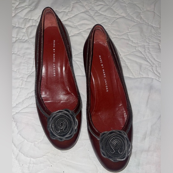 Women’s Marc Jacobs Burgundy Heels with Black Embellishment - Picture 3 of 6